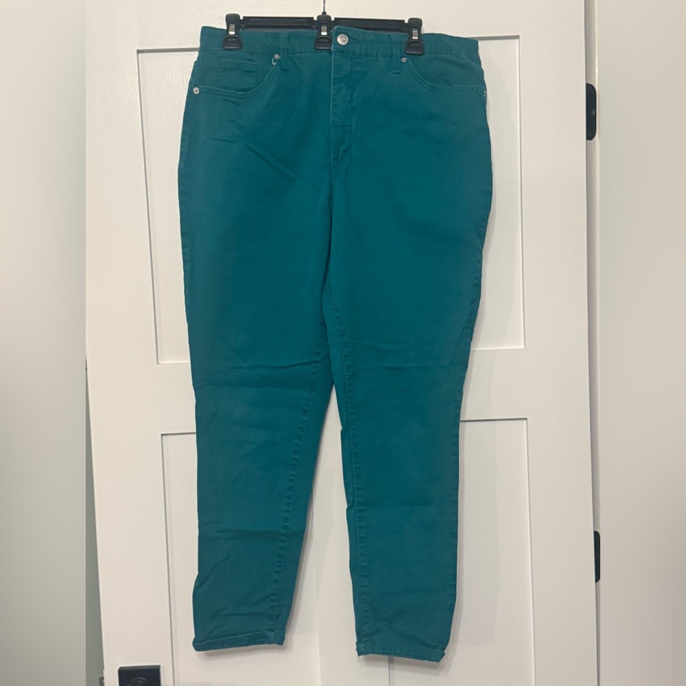 Crown & Ivy Women’s High Rise Skinny Pants